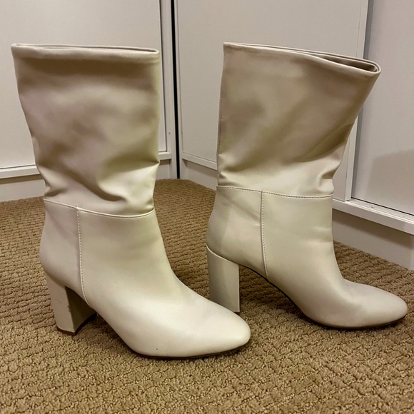 White Leather Material Boots - Picture 2 of 9